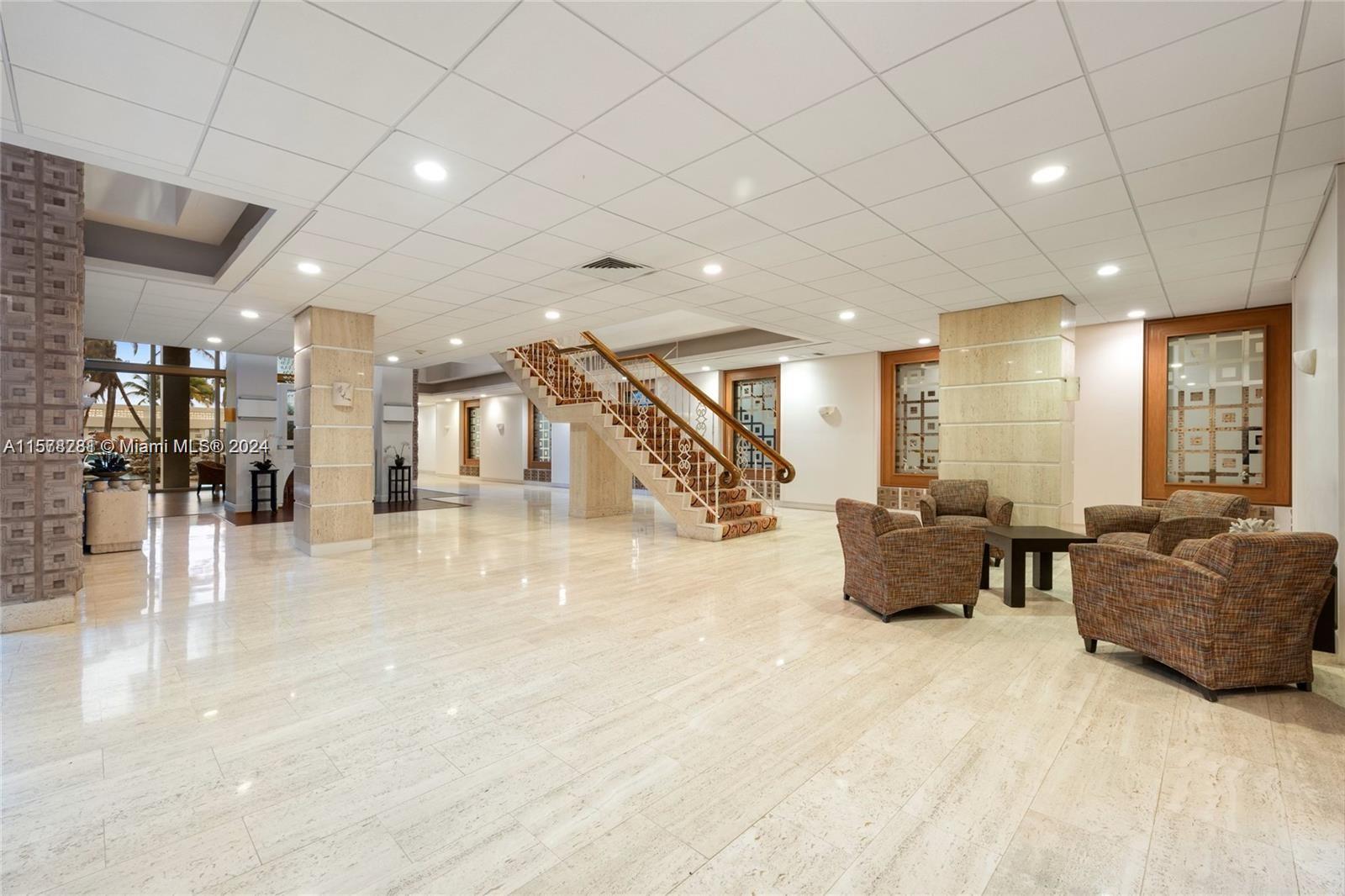 2899 Collins Ave # 1638