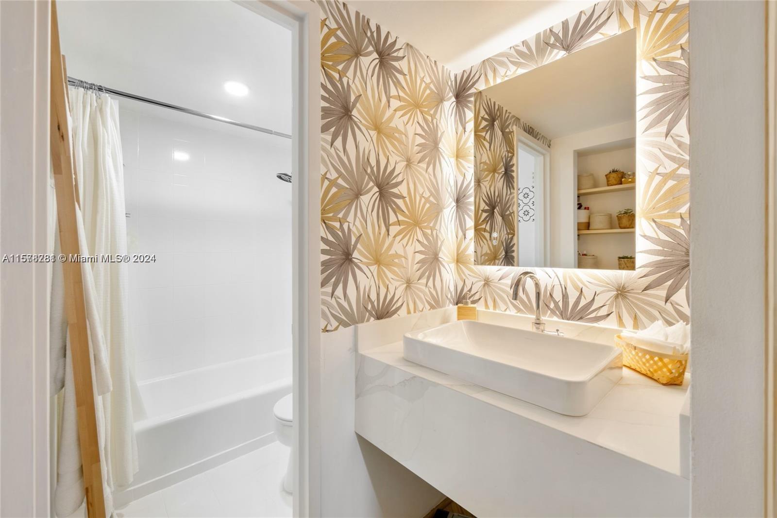 2899 Collins Ave # 1638
