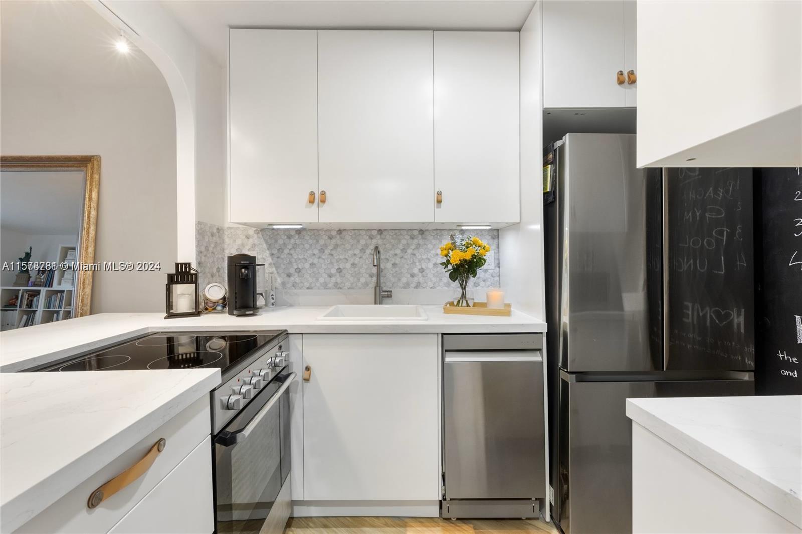 2899 Collins Ave # 1638
