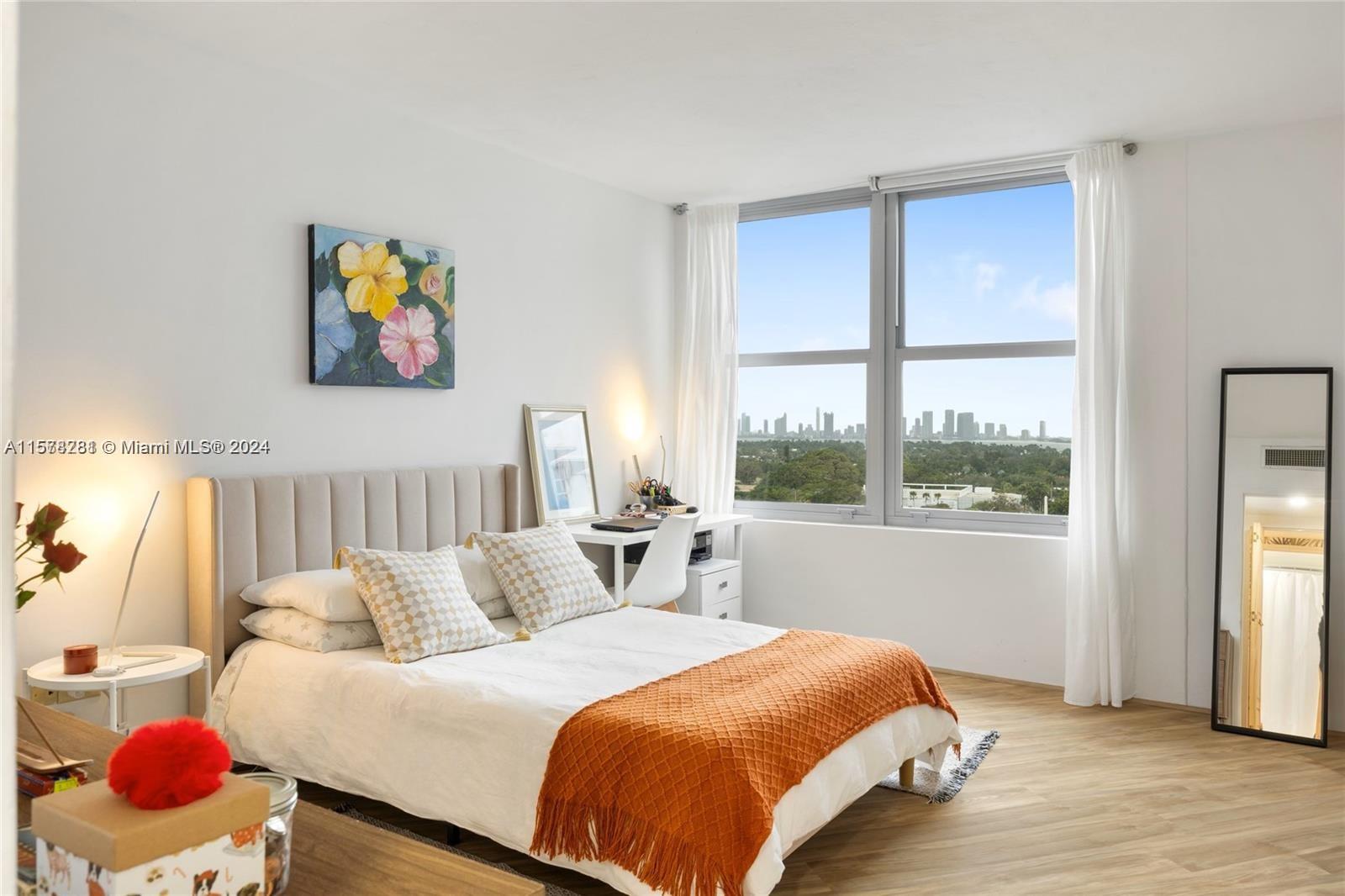2899 Collins Ave # 1638