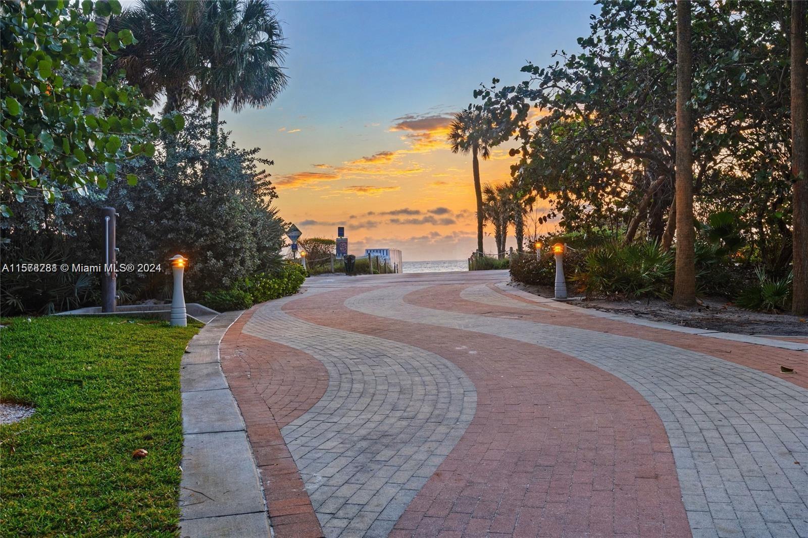 2899 Collins Ave # 1638