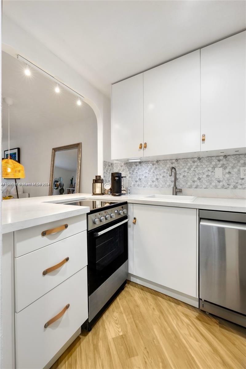 2899 Collins Ave # 1638