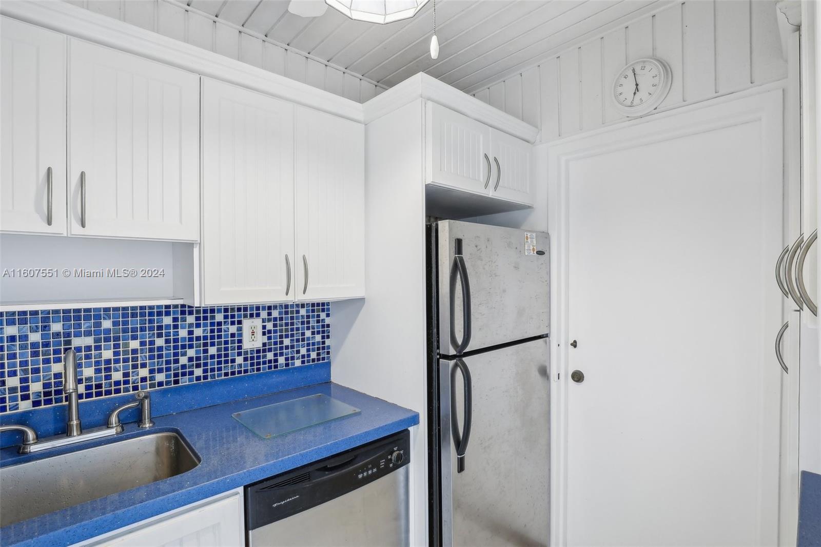 2899 Collins Ave # 1531