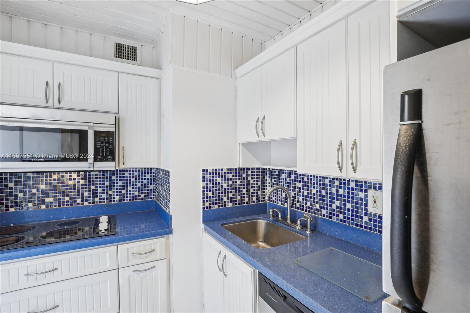 2899 Collins Ave # 1531