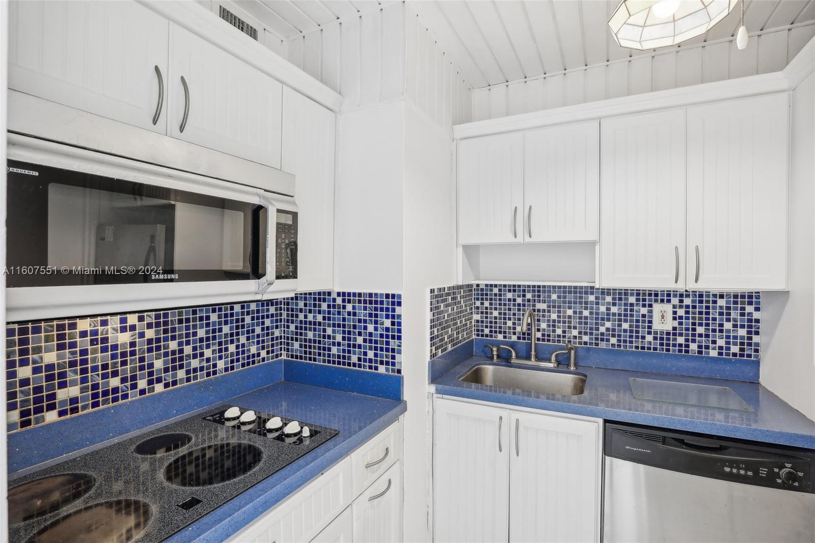 2899 Collins Ave # 1531
