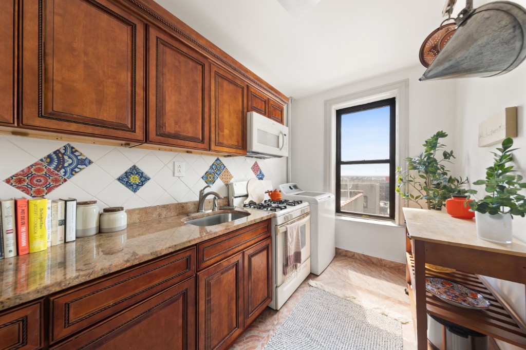 1710 Carroll Street F8