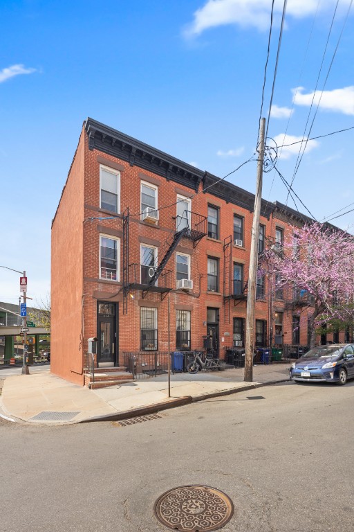 664 Henry Street