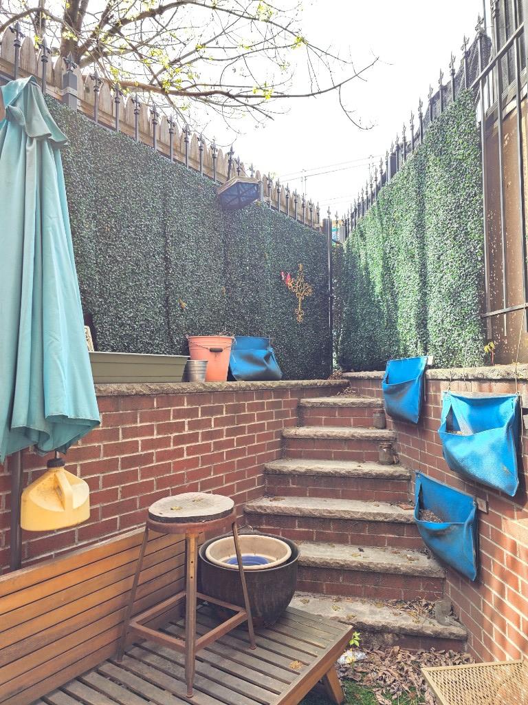 664 Henry Street