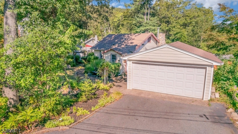 17 Cayuga Trl