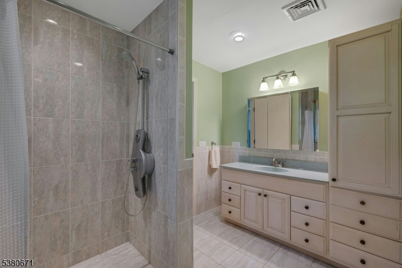 17 Cayuga Trl