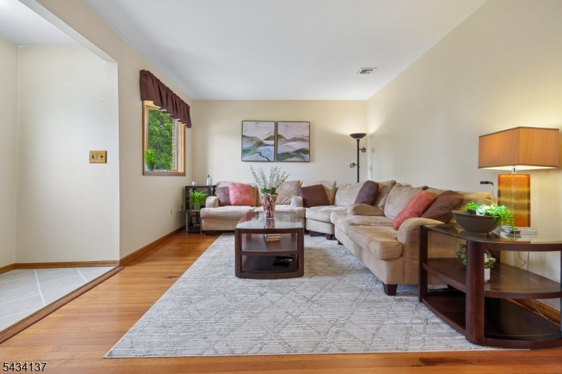 562 Valley Rd