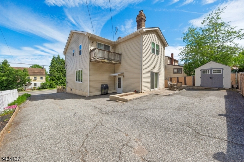 562 Valley Rd