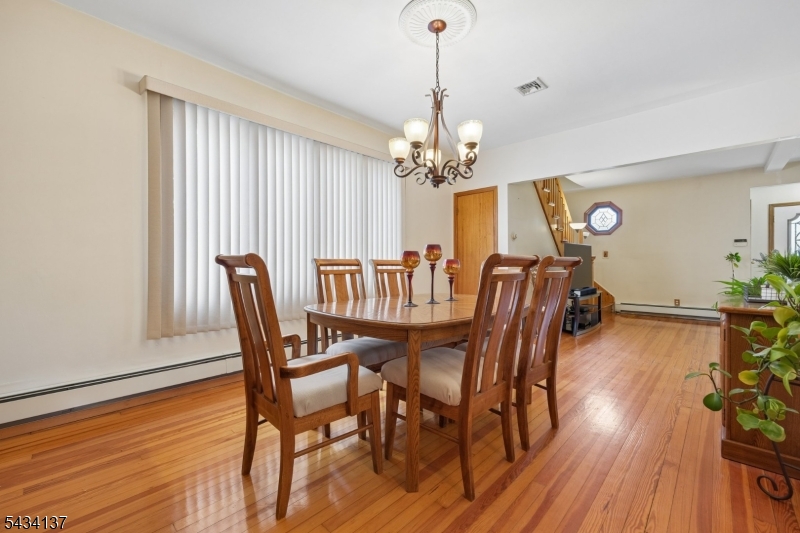 562 Valley Rd