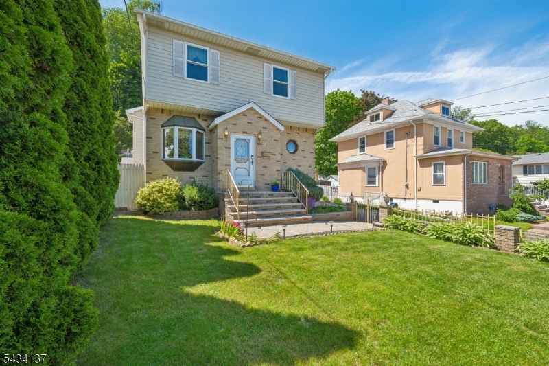 562 Valley Rd
