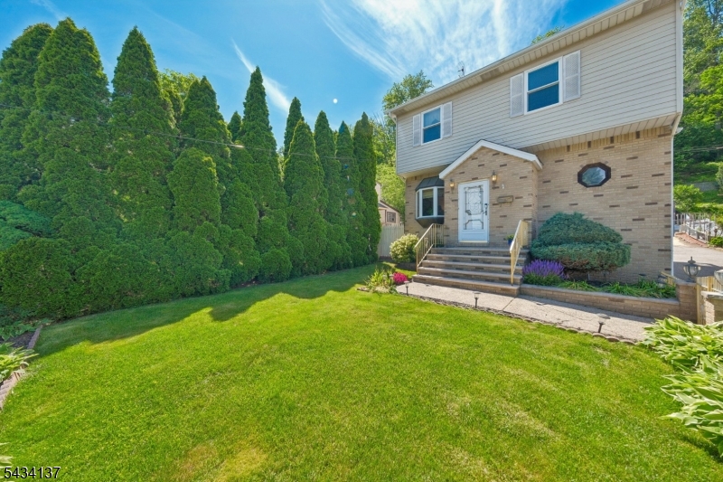 562 Valley Rd