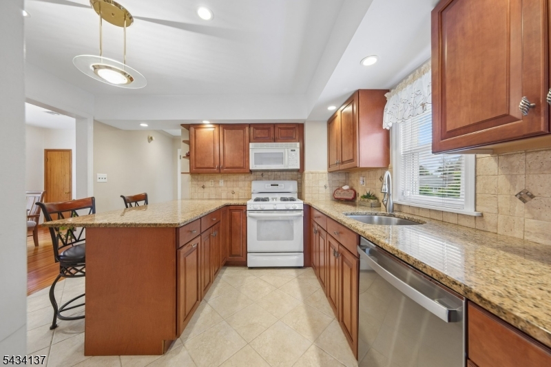 562 Valley Rd