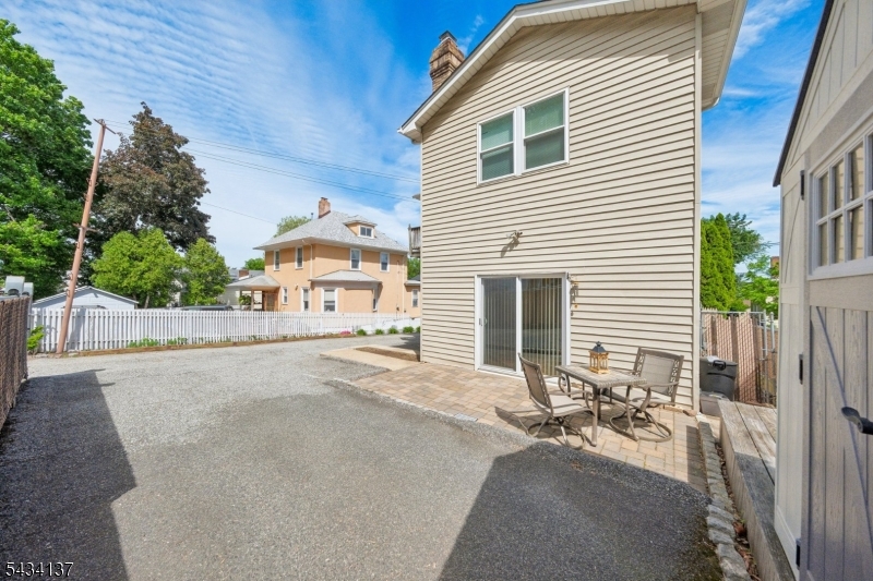 562 Valley Rd