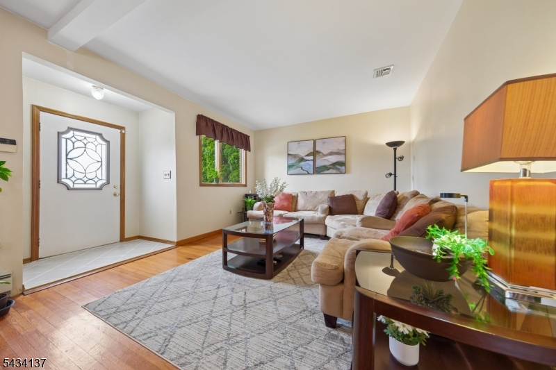 562 Valley Rd