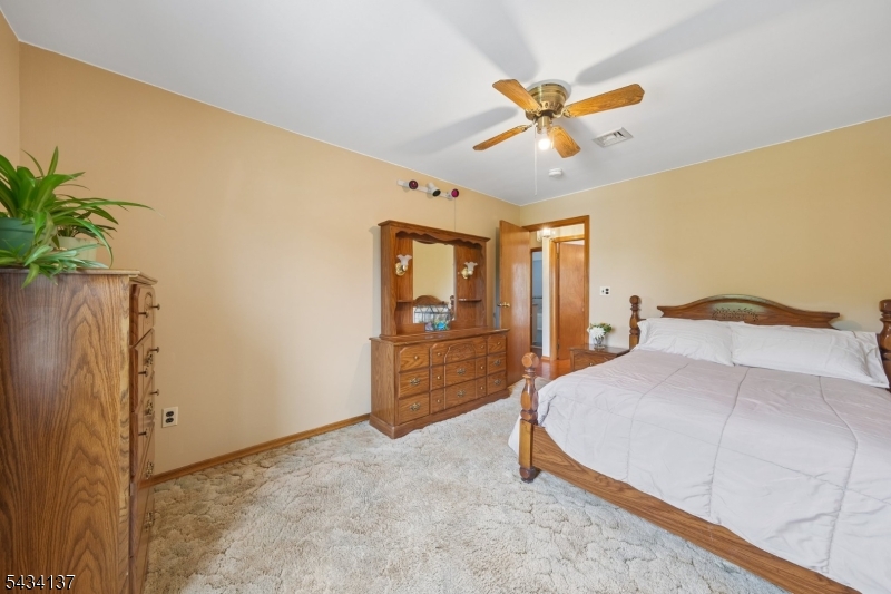 562 Valley Rd