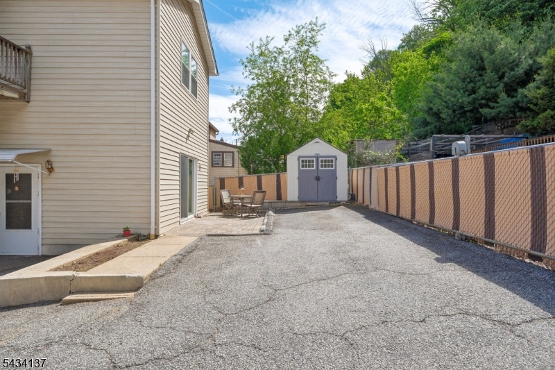 562 Valley Rd