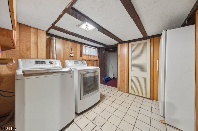 562 Valley Rd