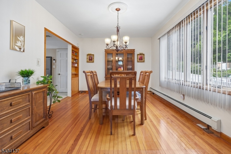 562 Valley Rd