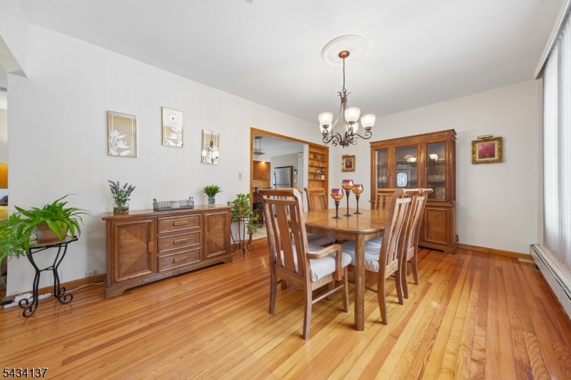 562 Valley Rd