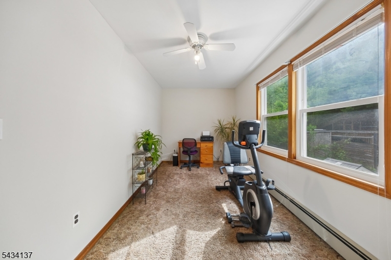 562 Valley Rd