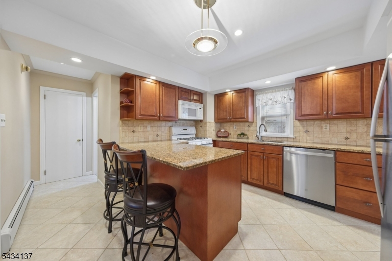 562 Valley Rd