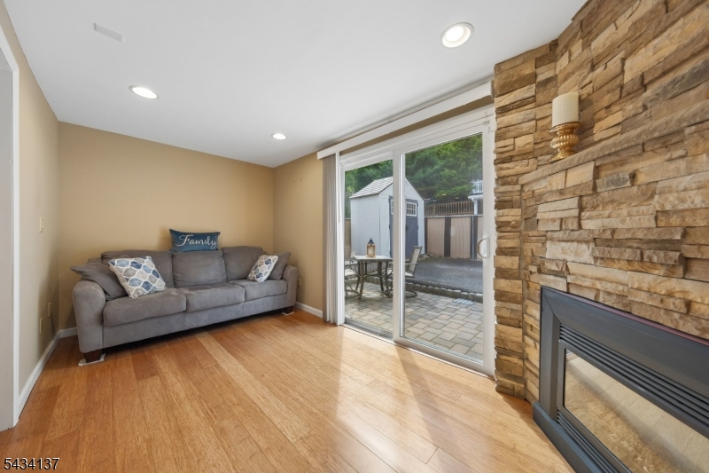 562 Valley Rd