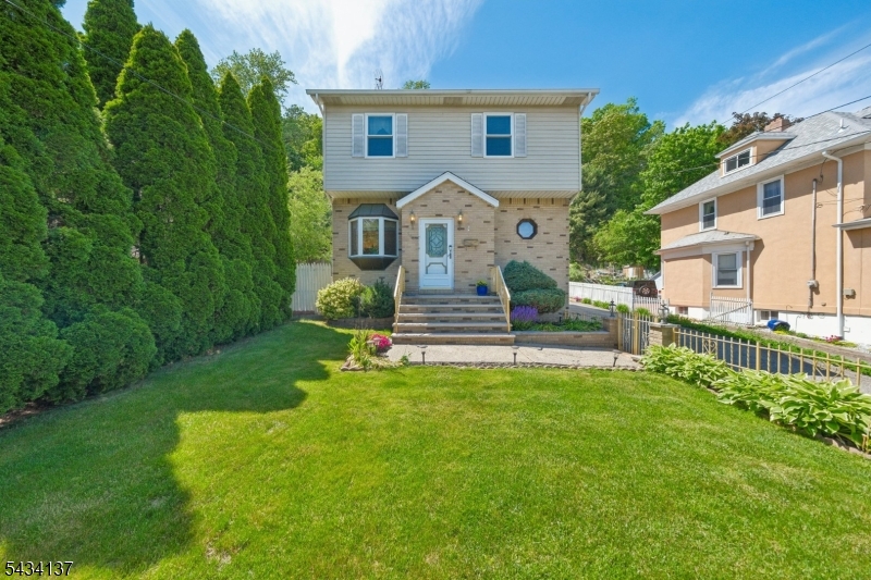 562 Valley Rd