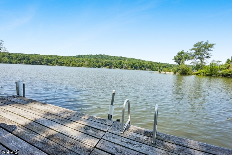 1009 Lakeside Dr