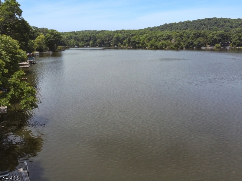 1009 Lakeside Dr