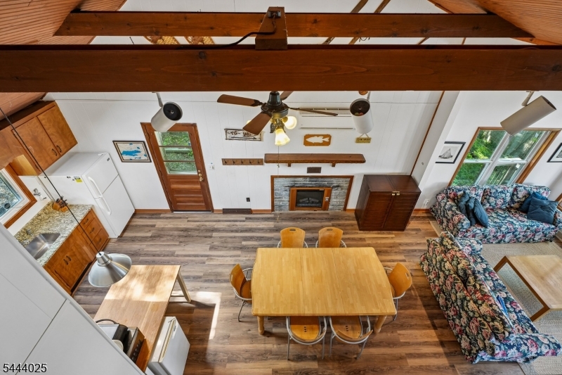 1009 Lakeside Dr