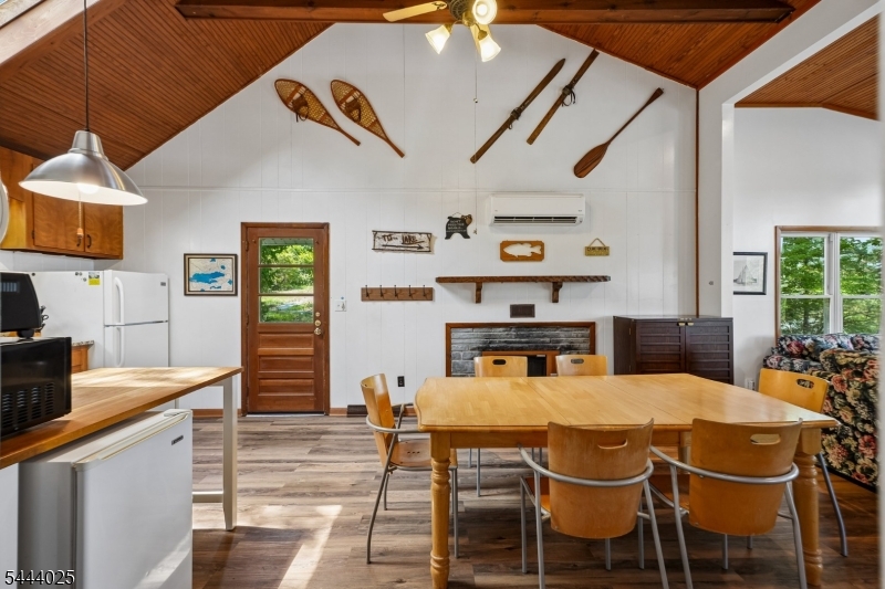 1009 Lakeside Dr