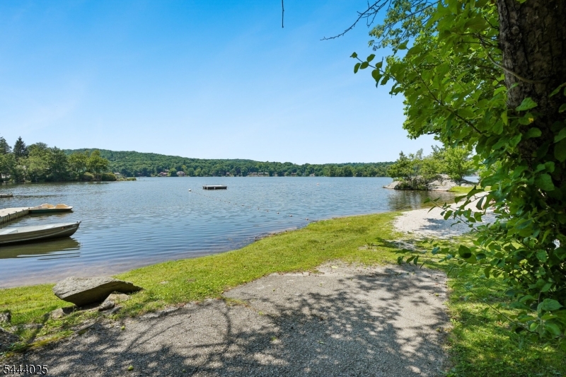 1009 Lakeside Dr