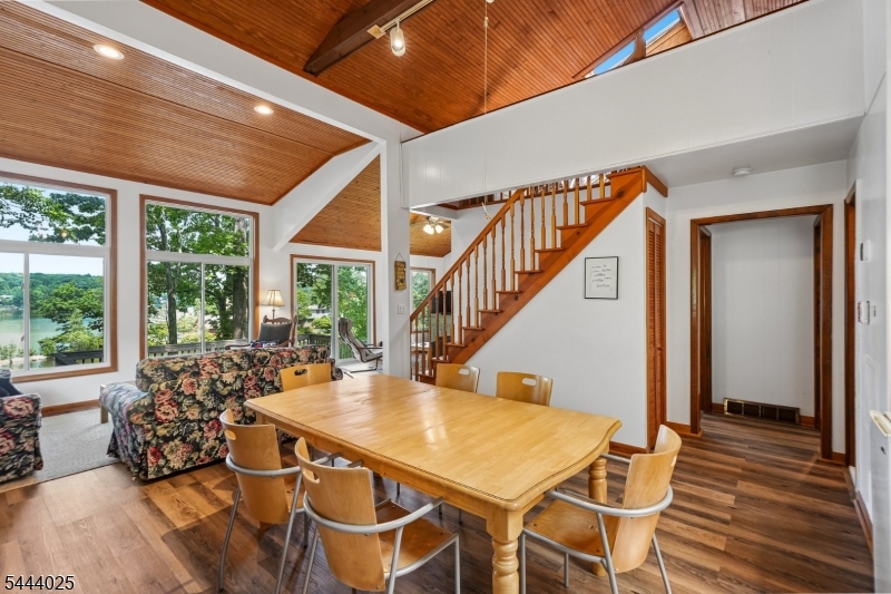 1009 Lakeside Dr