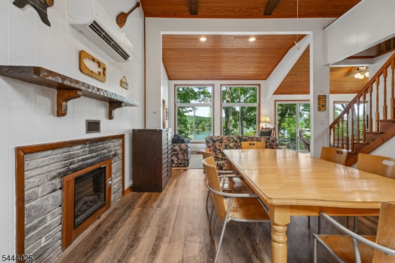 1009 Lakeside Dr