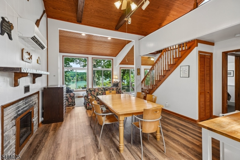 1009 Lakeside Dr