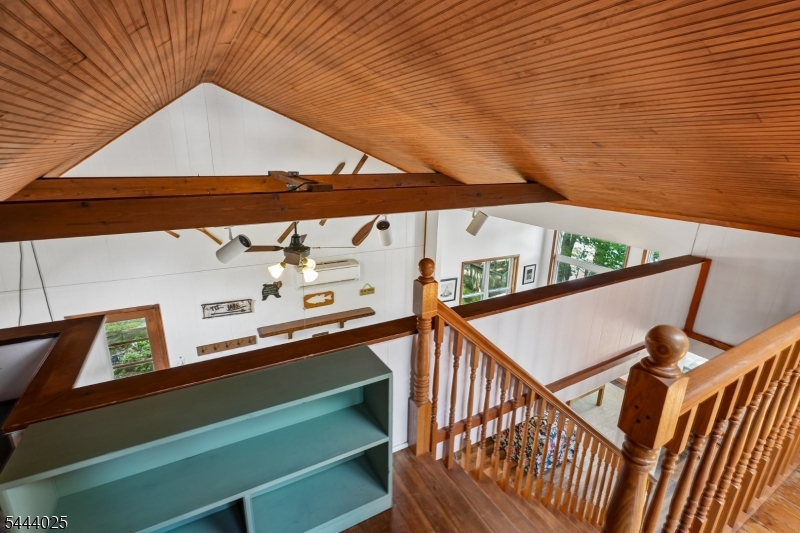 1009 Lakeside Dr