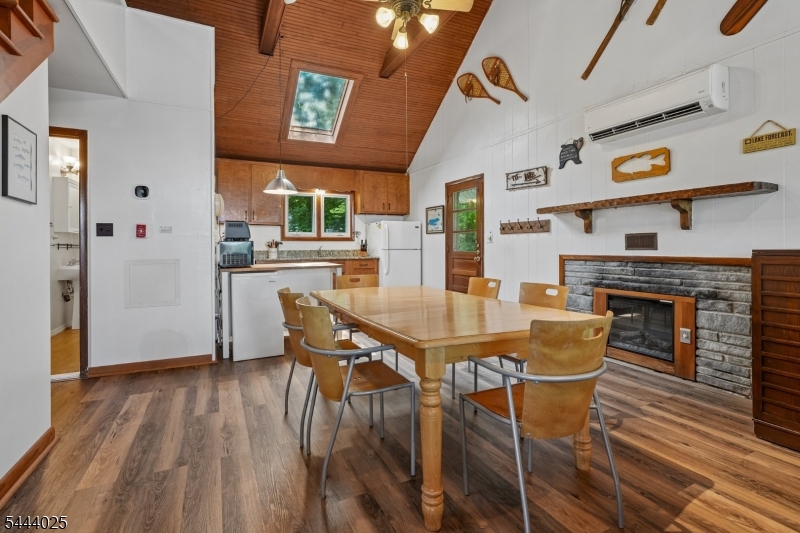 1009 Lakeside Dr