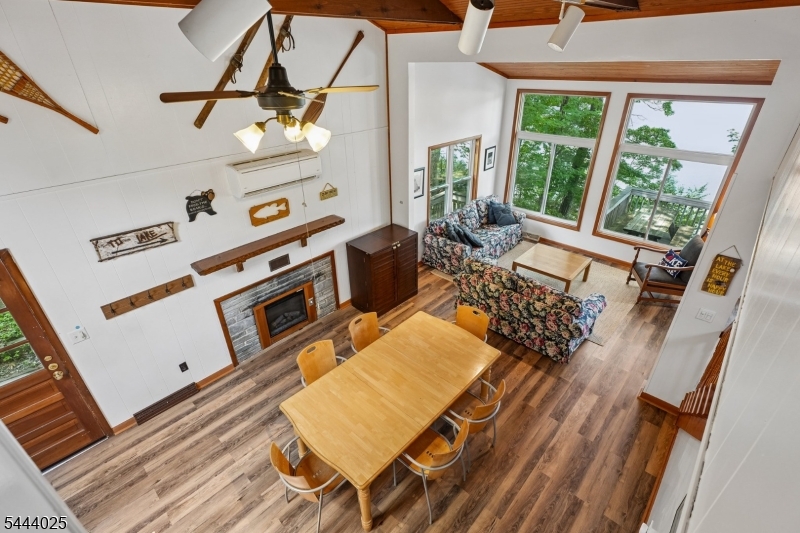 1009 Lakeside Dr
