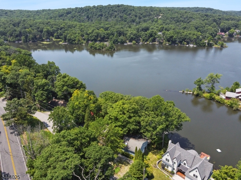 1009 Lakeside Dr