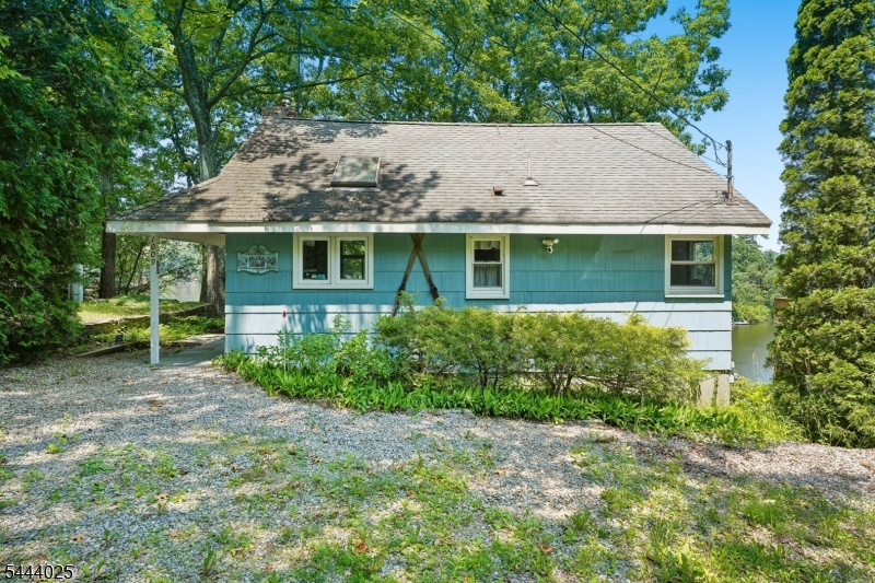 1009 Lakeside Dr