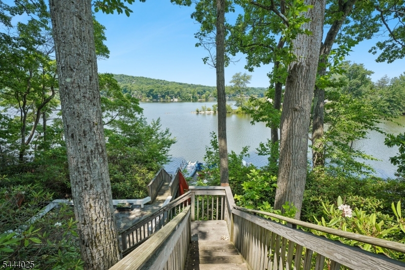 1009 Lakeside Dr