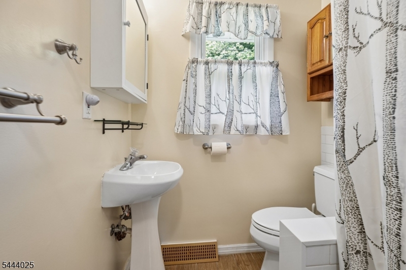 1009 Lakeside Dr