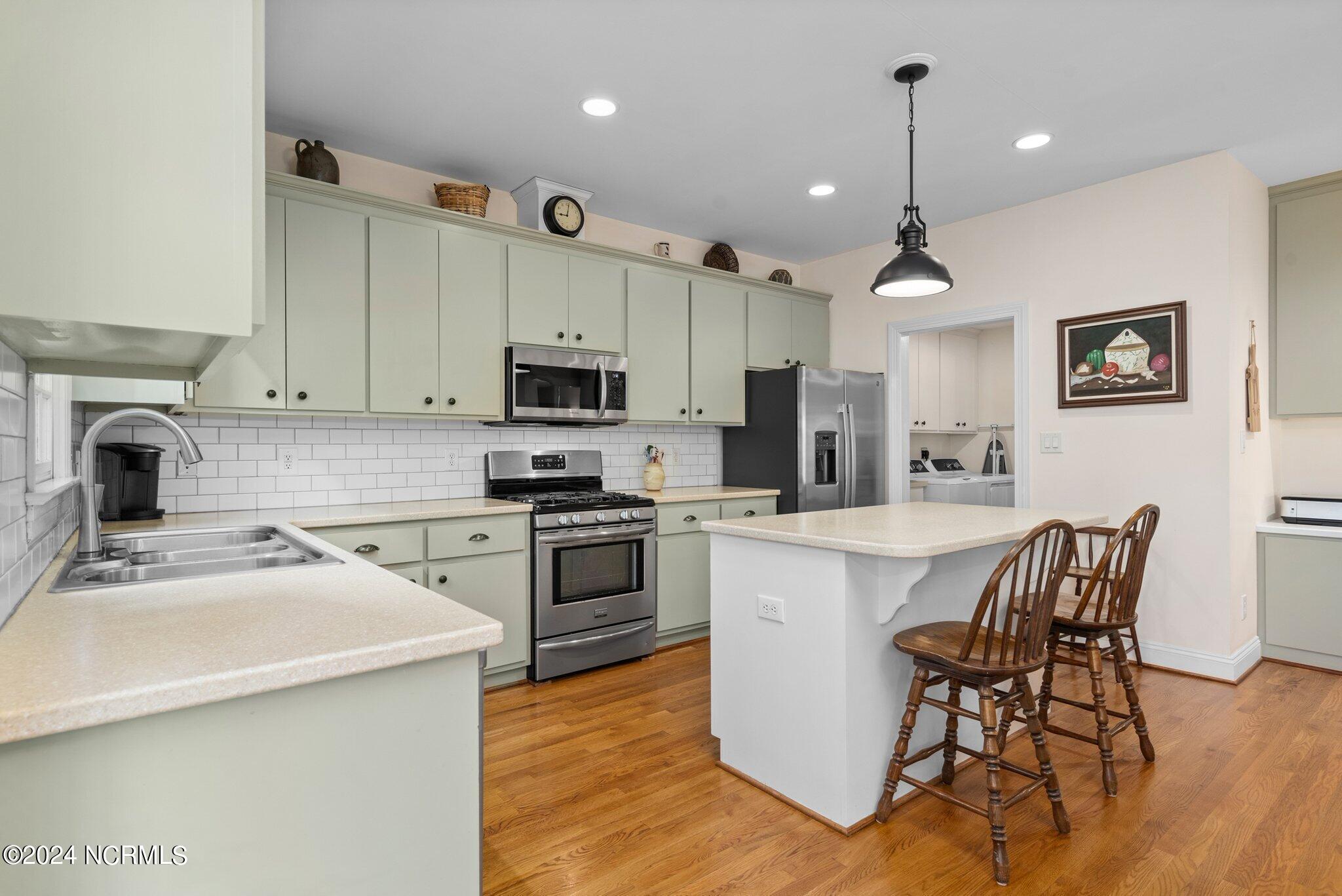 7368 Huddlestone Road