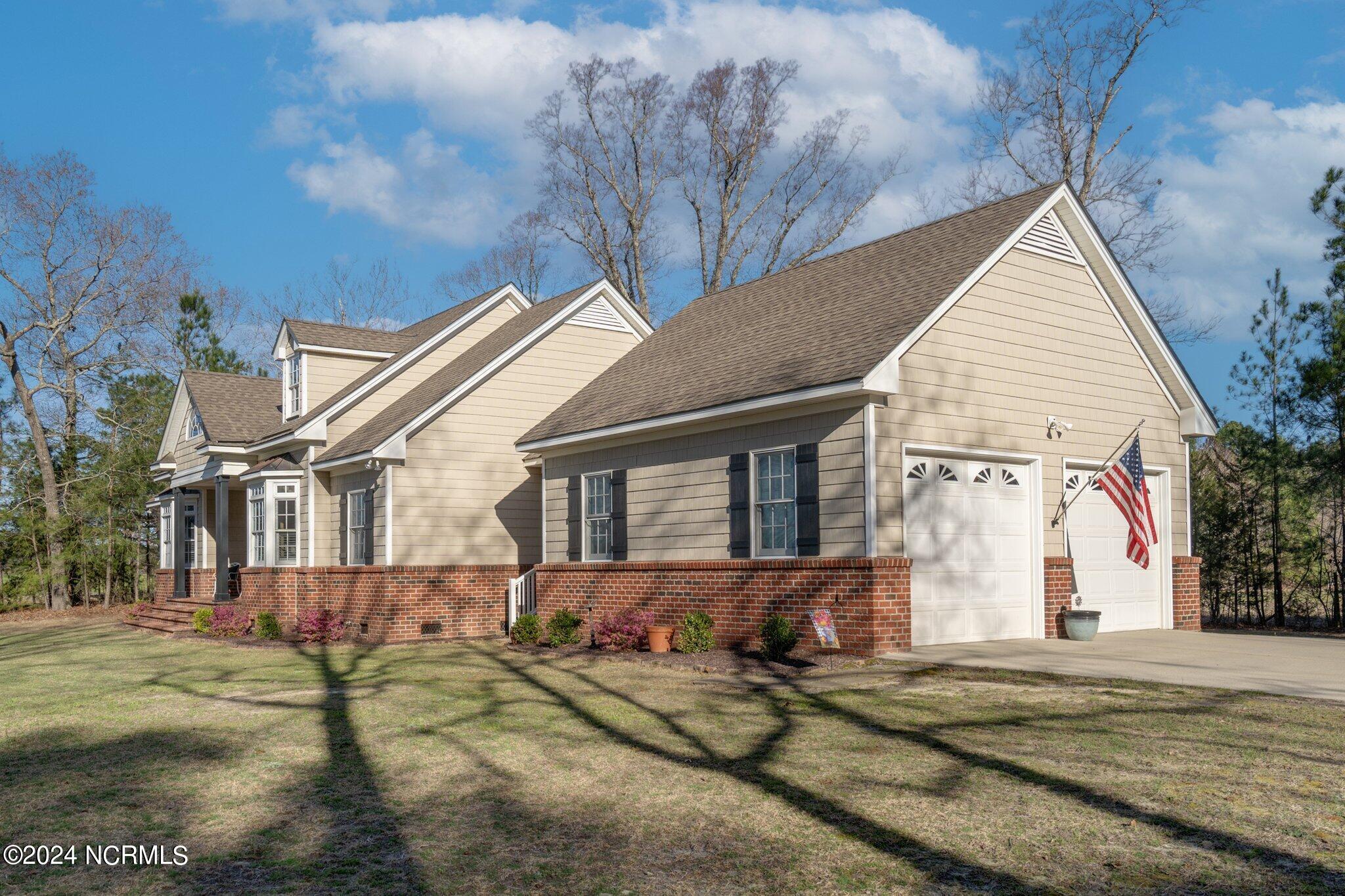 7368 Huddlestone Road