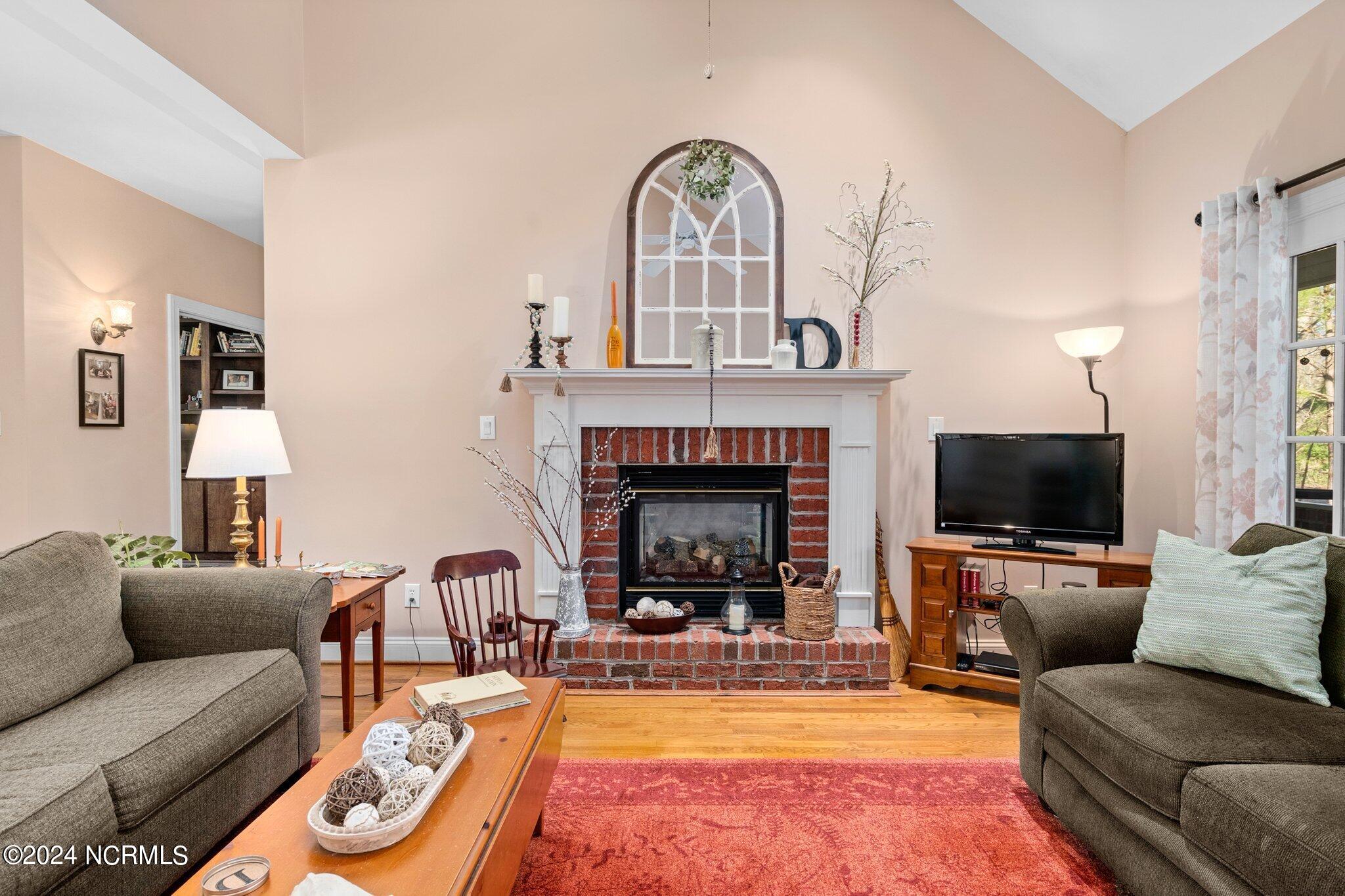 7368 Huddlestone Road