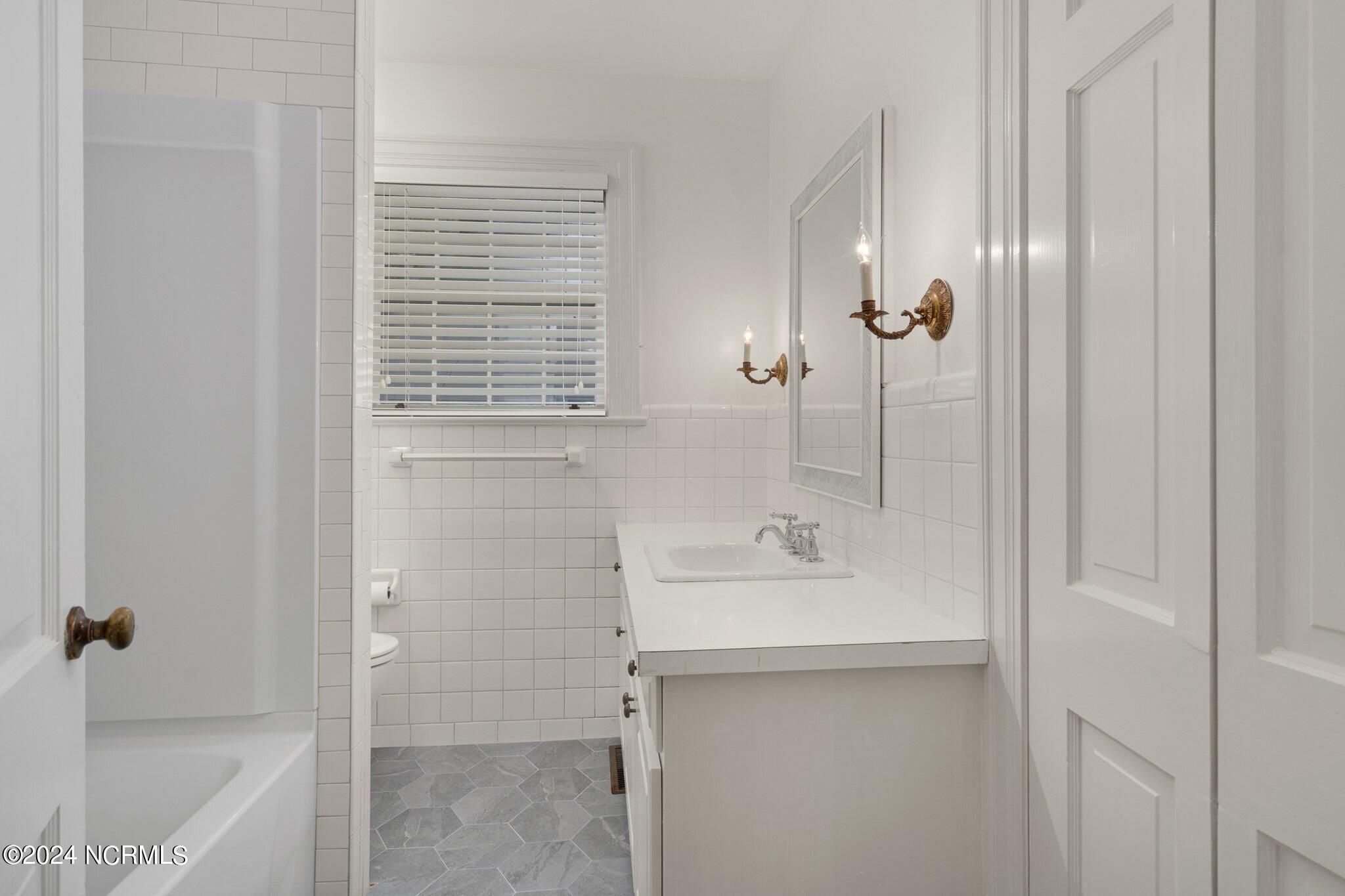 1014 Lafayette Avenue